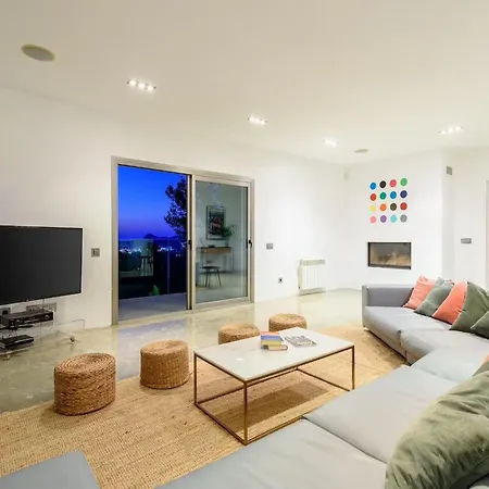 Modern With Sunset Views *