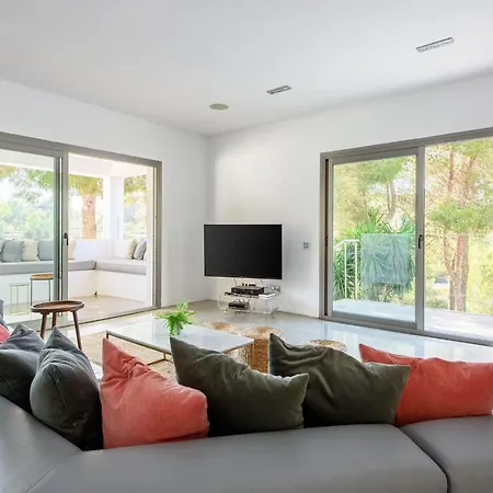 Modern With Sunset Views *