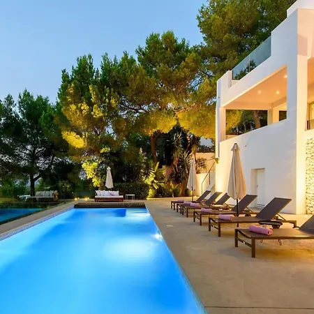 Modern With Sunset Views *